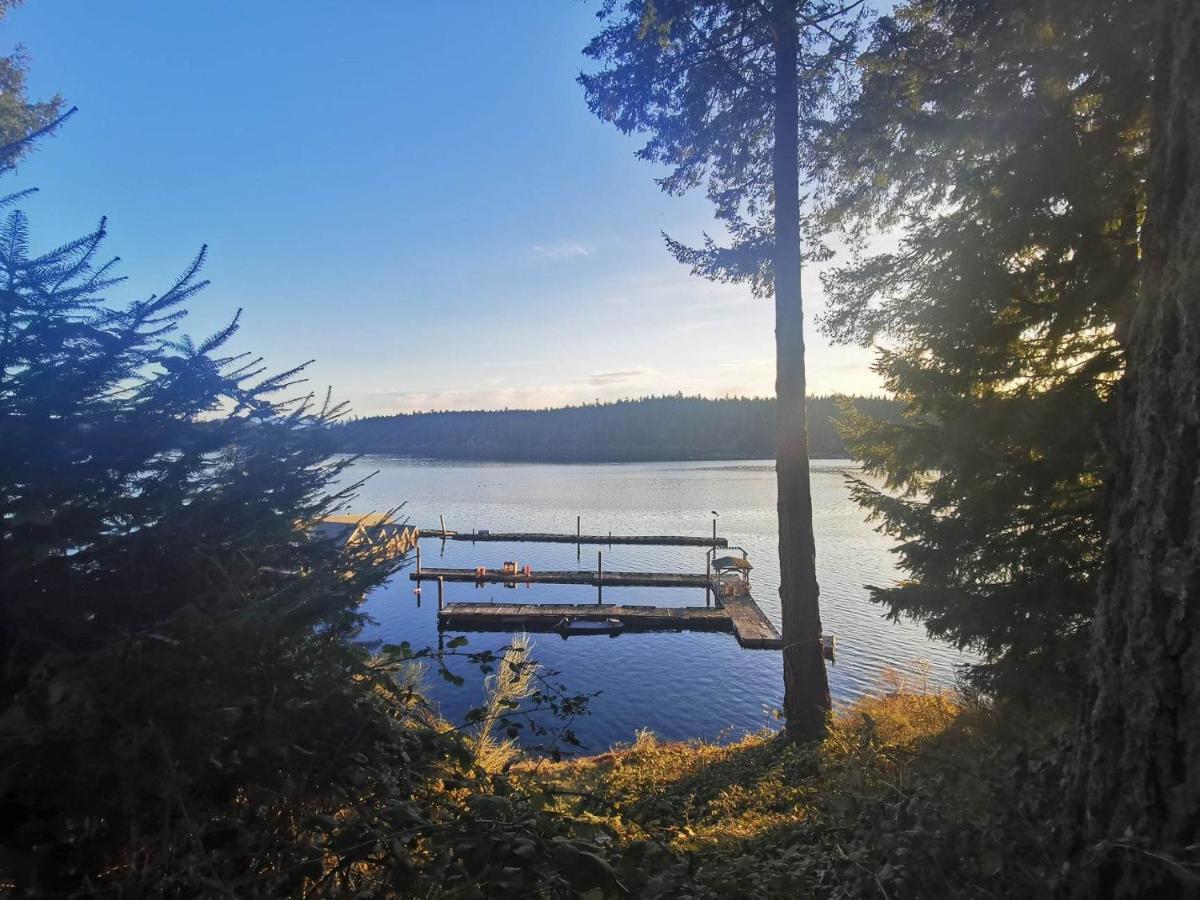 Jade Resort-Oceanfront Suites In Gowlland Harbour Heriot Bay Exterior photo